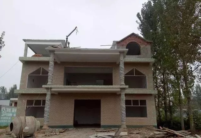農村自建房巧用羅馬柱，讓房子高端大氣還不貴！