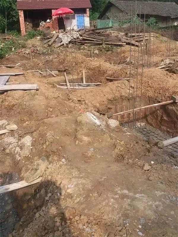 建房自訴：大叔15萬建好一層自建房，簡單舒適還省錢！