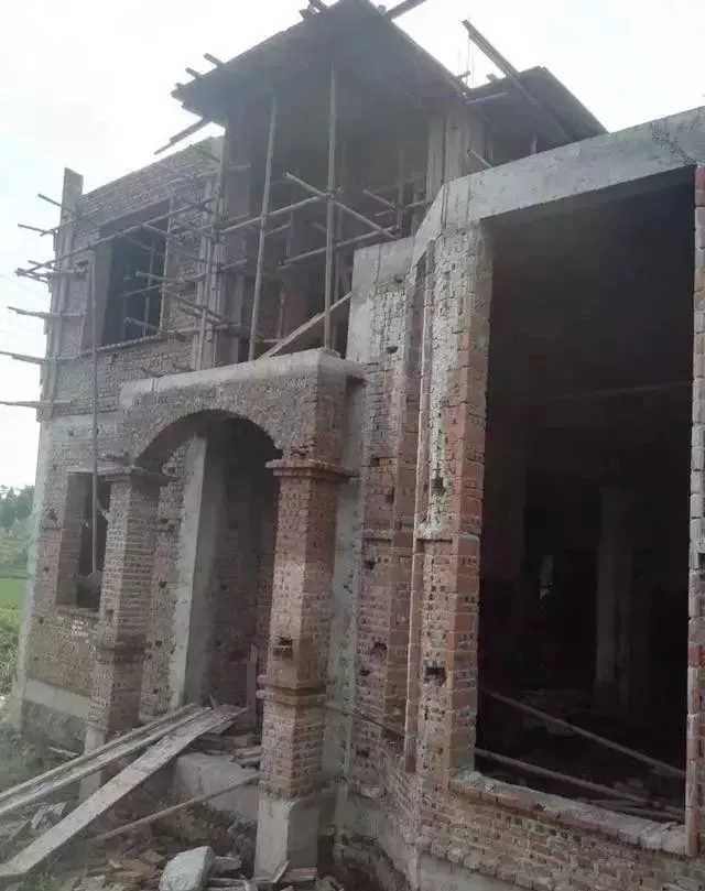農村自建房巧用羅馬柱，讓房子高端大氣還不貴！