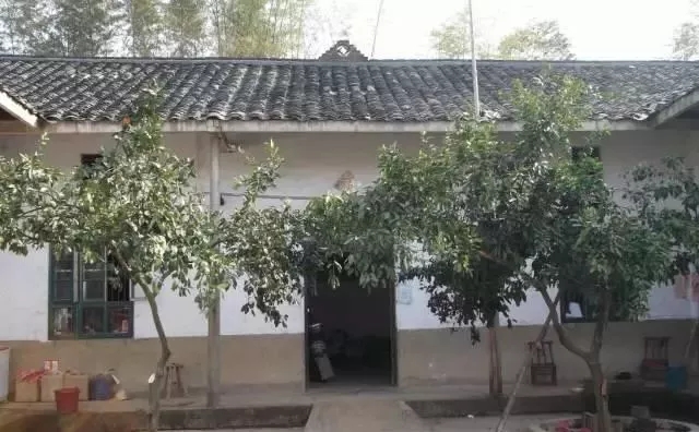 建房自述：一層帶閣樓自建房10萬搞定，養(yǎng)老真是很適合！