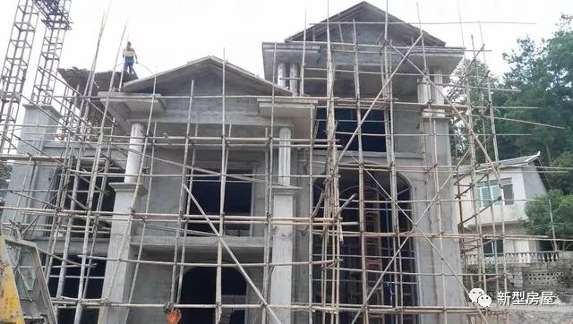 農村自建房巧用羅馬柱，讓房子高端大氣還不貴！