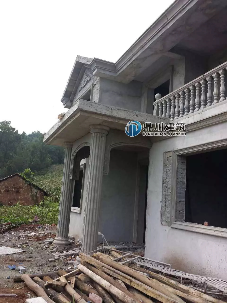 主體37萬的二層自建房設計，實拍美到爆，配上歐式構件更有檔次！