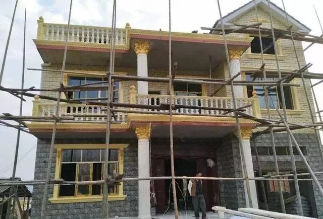 農村自建房巧用羅馬柱，讓房子高端大氣還不貴！