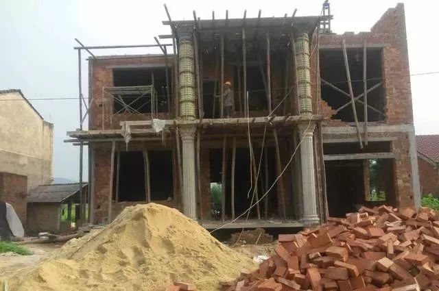 農村自建房巧用羅馬柱，讓房子高端大氣還不貴！