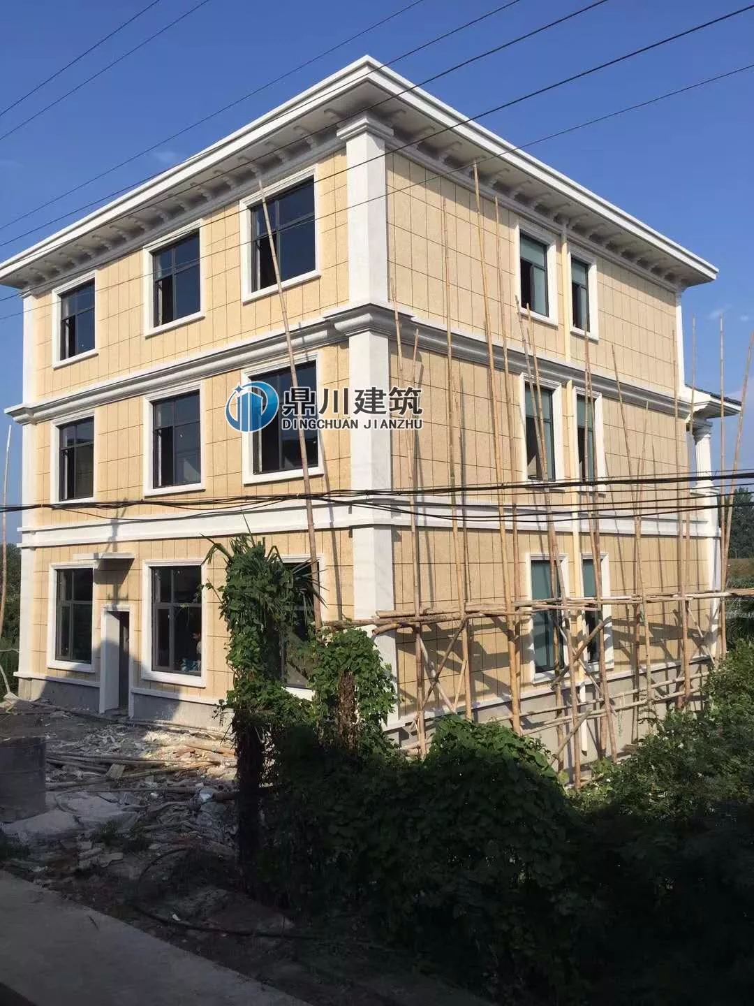 【案例】農(nóng)村建房火爆的三層帶露臺簡歐小別墅，看了案例都想蓋！